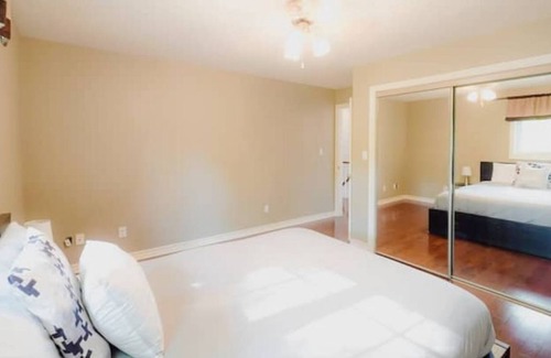 Brampton House | Stunning Tranquility~ Spa~ Billiard~ Lake Simcoe