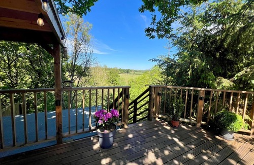 Hudswell Cabin | Stunning treehouse immersed in nature with fantastic views, hot tub & two decks.