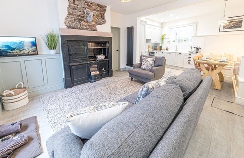Portinscale Apartment | Stunning two bedroom, 2 bathroom apartment with allocated parking in Portinscale