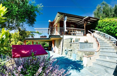 Massarosa House | Stunning views on the hills of Camaiore till the sea and islands, private pool, WiFi