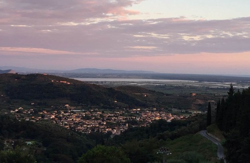 Massarosa House | Stunning views on the hills of Camaiore till the sea and islands, private pool, WiFi