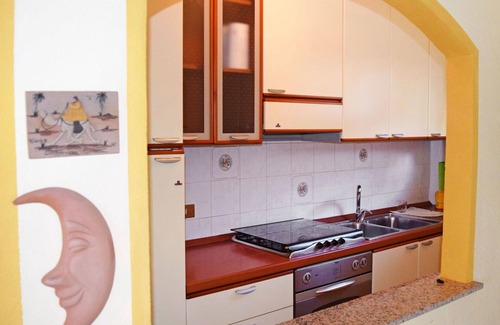 Porto Valtravaglia House | Stunning villa for 4 people with TV, terrace and pets allowed