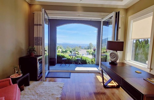 West Vancouver Apartment | Stunning view in beautiful BP(studio-type stay)
