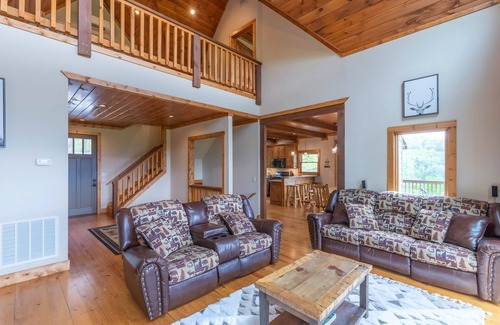 Franklin Cabin | Stunning Views and Hot Tub, at Beary Cozy Cabin