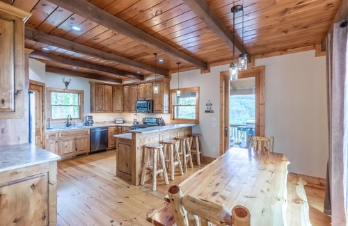 Franklin Cabin | Stunning Views and Hot Tub, at Beary Cozy Cabin