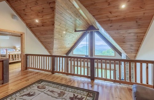 Franklin Cabin | Stunning Views and Hot Tub, at Beary Cozy Cabin