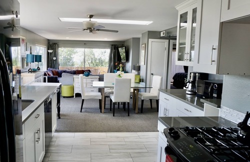 Capitol Hill Apartment | “Stunning Views!” Luxury 4 Bedroom, 2 Bathroom Vacation Duplex in Downtown Salt Lake Capitol Hill