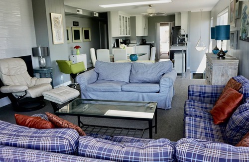 Capitol Hill Apartment | “Stunning Views!” Luxury 4 Bedroom, 2 Bathroom Vacation Duplex in Downtown Salt Lake Capitol Hill