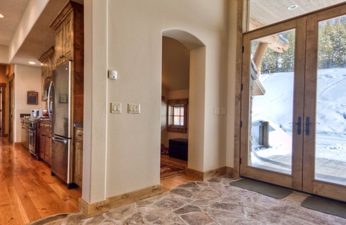 Big Sky House | Stunning views, Luxury and Privacy in gated nature preserve