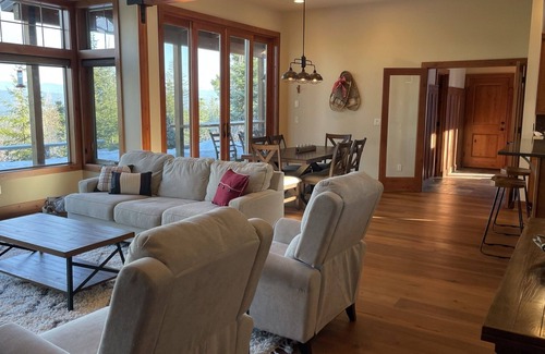 Cle Elum House | Stunning Views! Private hot tub