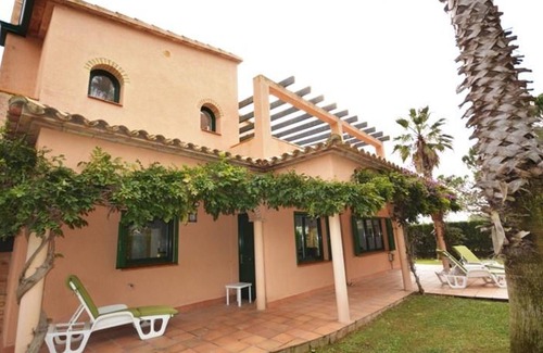 Sant Pere Pescador House | Stunning Villa in Sant Pere Pescador: Pool, A/C, BBQ, Piano, Sleeps 10
