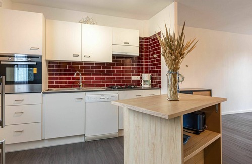 Denneville House | Stunning villa for 4 guests with WIFI, TV, terrace and pets allowed
