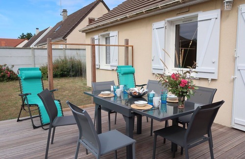 Denneville House | Stunning villa for 4 guests with WIFI, TV, terrace and pets allowed