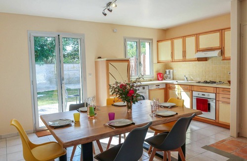 Denneville House | Stunning villa for 6 people with WIFI, TV, terrace and pets allowed