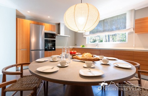Olivella Villa | Stunning Villa Angeles with Private Pool and A/C close to Sitges
