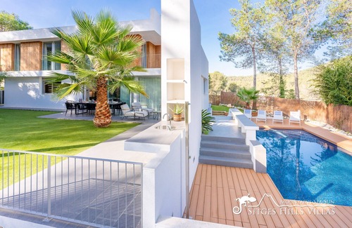 Olivella Villa | Stunning Villa Angeles with Private Pool and A/C close to Sitges
