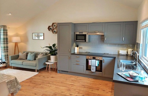 Liverton House | Stunning villa for 2 people with WIFI, hot tub
