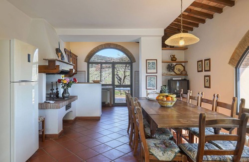 Scandicci House | Stunning villa for 16 people with WIFI, private pool, TV, patio, pets allowed and panoramic view