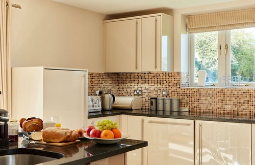 Dalbury Lees House | Stunning villa for 10 people with hot tub, WIFI, TV and terrace
