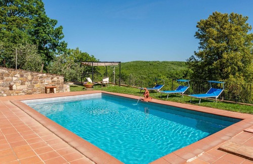 Massa Marittima House | Stunning villa for 11 guests with private pool, WIFI, TV, terrace and pets allowed