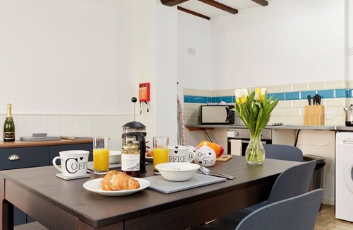 Dalbury Lees House | Stunning villa for 19 people with hot tub, WIFI