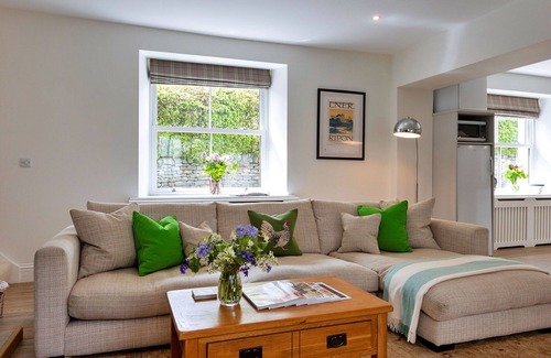 Grantley House | Stunning villa for 2 people with WIFI, balcony and pets allowed