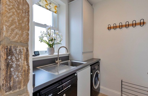 Grantley House | Stunning villa for 2 people with WIFI, balcony and pets allowed