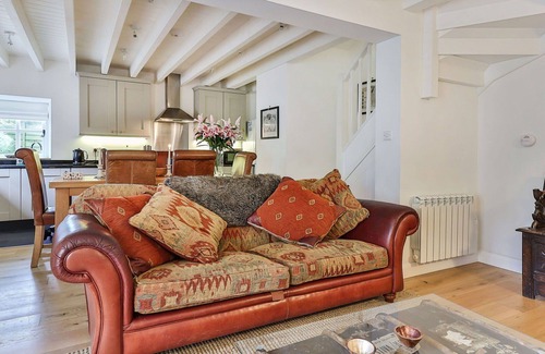 Blackburn House | Stunning villa for 3 people with WIFI, TV and pets allowed