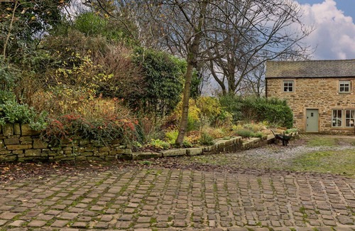 Blackburn House | Stunning villa for 3 people with WIFI, TV and pets allowed