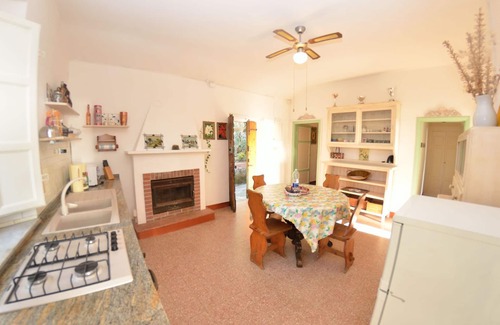 Massarosa Villa | Stunning villa for 4 guests with WIFI, TV, panoramic view and parking, close to Lucca