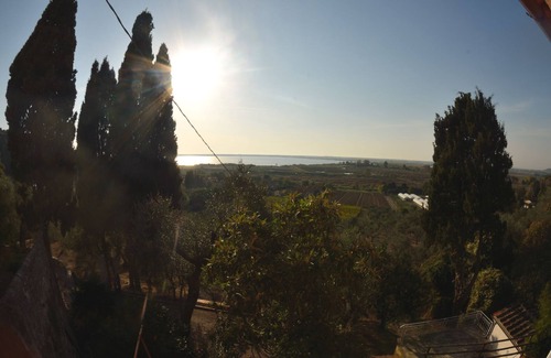 Massarosa Villa | Stunning villa for 4 guests with WIFI, TV, panoramic view and parking, close to Lucca