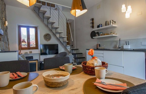 Mologno House | Stunning villa for 4 people with private pool, WIFI, TV, patio and pets allowed