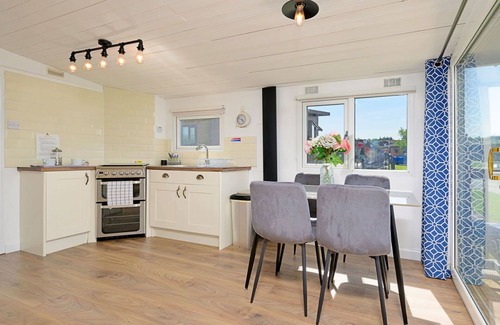 Rhyd-y-clafdy House | Stunning villa for 4 people with WIFI, pets allowed and parking