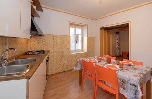 Comero House | Stunning villa for 4 people with WIFI, TV, balcony and pets allowed