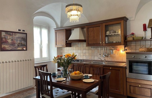 Torrazza House | Stunning villa for 5 people with WIFI, terrace, pets allowed and panoramic view