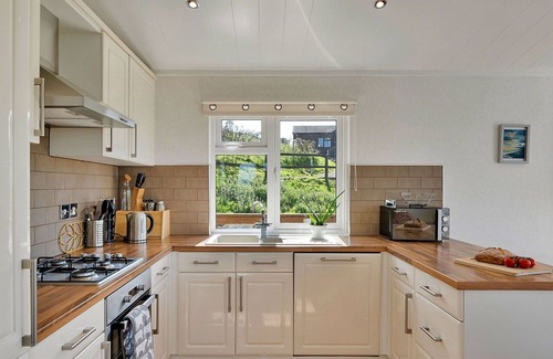 Saint John House | Stunning villa for 6 guests with pool, hot tub, WIFI, terrace and pets allowed
