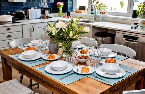 Cresswell House | Stunning villa for 6 guests with WIFI, TV and pets allowed