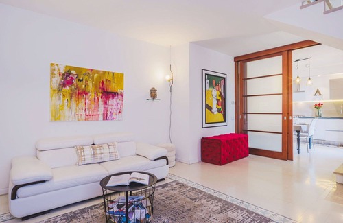 Corsanico-Bargecchia House | Stunning villa for 6 people with A/C, private pool, WIFI, TV and patio