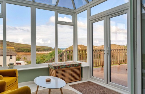 Holywell House | Stunning villa for 6 people with WIFI, terrace, pets allowed and parking