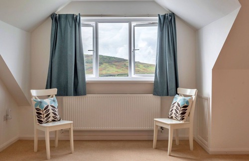 Holywell House | Stunning villa for 6 people with WIFI, terrace, pets allowed and parking