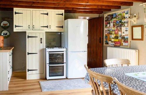 Hawes House | Stunning villa for 6 people with WIFI, terrace and pets allowed
