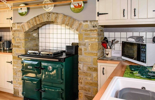 Hawes House | Stunning villa for 6 people with WIFI, terrace and pets allowed