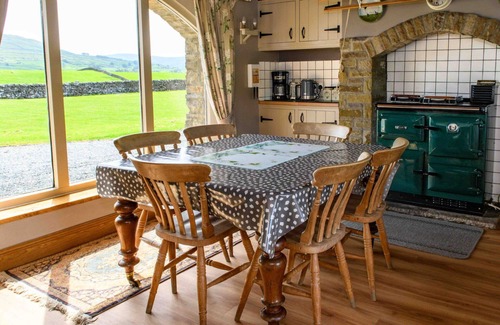 Hawes House | Stunning villa for 6 people with WIFI, terrace and pets allowed