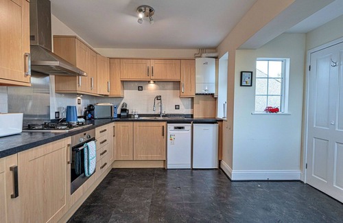 Abersoch House | Stunning villa for 7 people with WIFI, pets allowed and parking