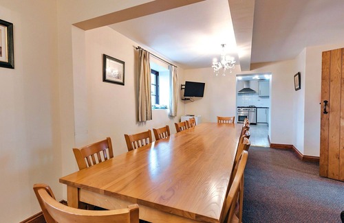 Craven Arms House | Stunning villa for 8 people with pool, WIFI, terrace and parking