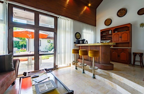 Balatonfenyves House | Stunning villa for 8 people with WIFI, TV, terrace, pets allowed and parking