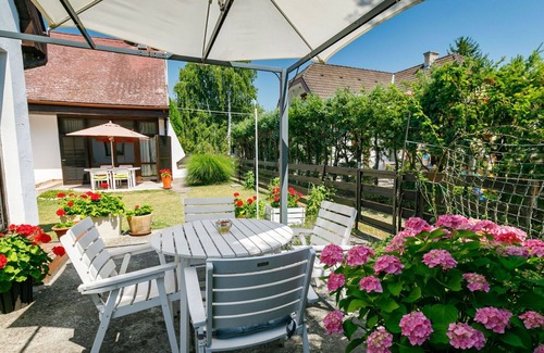 Balatonfenyves House | Stunning villa for 8 people with WIFI, TV, terrace, pets allowed and parking