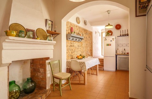 Binissalem House | Stunning villa for 4 people with WIFI, A/C, TV and patio