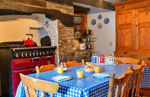 Chittlehampton House | Stunning villa for 5 people with WIFI and pets allowed