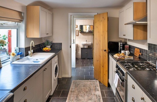 Rhiwbryfdir House | Stunning villa for 6 guests with WIFI, terrace and pets allowed